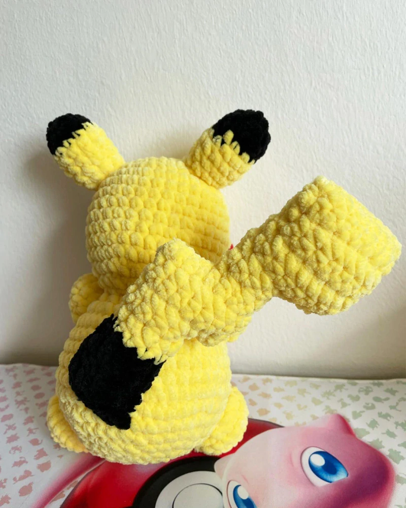 Háčkovaný Pikachu